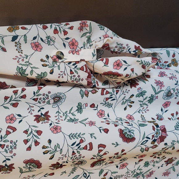 Maurices Cream Floral Print Sheer Blouse Women's Size M - NWT - Picture 4 of 8